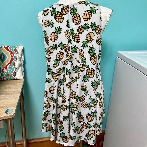 Super cute pineapple swing top! - Picture 3 of 5